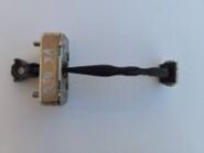 Ограничитель двери задний левый Infiniti Q50 V37 2017- OEM 82430-4GA0A на светлом фоне