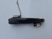 Передняя правая ручка Mazda CX-5 KE KD53-58-41XA12 на темном фоне