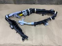 Шторка безопасности Toyota Camry 70 XV70 правая 73940-06A20 на белом фоне