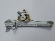 Стеклоподъемный механизм задний левый Toyota Corolla E210 OEM 85780-02410 на фоне стеллажа