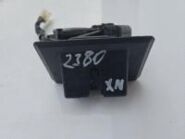 Оригинал замка крышки багажника Lexus NX AYZ10L ZGZ15L 69350-78010 в руках мастера