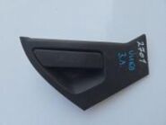 Задняя левая ручка двери Nissan Juke F15 OEM 82607BA60A на фоне проверки