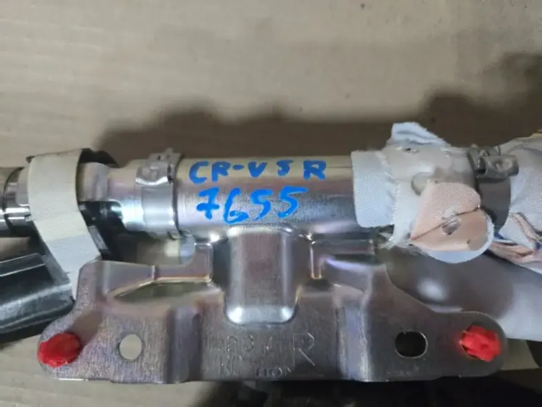 Шторка безопасности Хонда CRV 5 RW крупный план пиропатрона