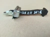 Ограничитель двери Mitsubishi ASX 5702A079 крупный план механизма