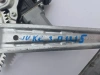 Механизм стеклоподъемника задняя правая Ниссан Жук F15 82720-1KA0B крупным планом