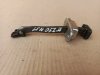 Крупный план крепления ограничителя двери Corolla E210 OEM 68610-02350